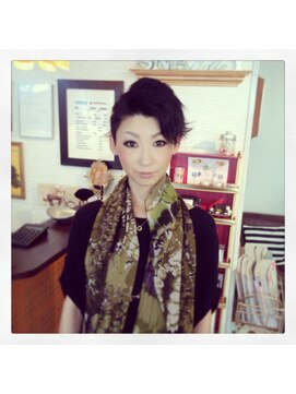 スナージーヘアーメイクス(SNAZZY HAIR MAKES) ツーブロショート