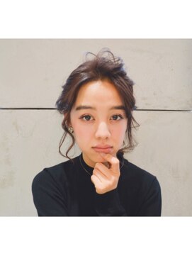 リアリ(LIALI) ヘアアレンジ アップスタイル