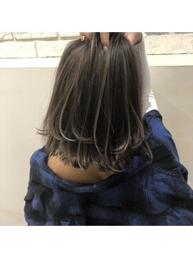 トルネード(TORNADO) 外国人風ボブ ハイライト 暗髪グレージュ 白髪ぼかし