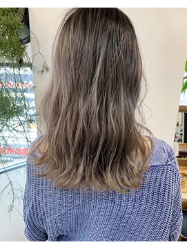 レイラバイアフロート 吉祥寺(Lila by afloat) ミルクティーグレージュのバレイヤージュ【アフロート小笠原】