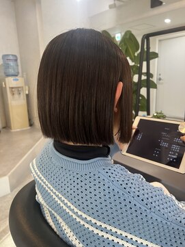 ニィ(2iee.) ストレートパーマ