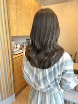 ヘアデザイン ソラ(Sola) ツヤ髪オリーブベージュ 毛先なみなみウェーブロング