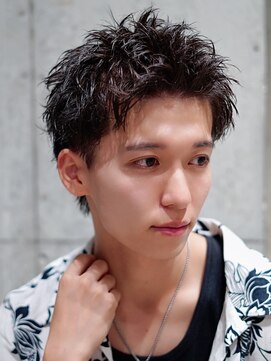 ライラ(Lyla) ランダム舞い散るツイスパスパイキーショート