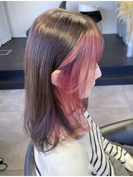 ユーリ(JUURI) ピンクのフェイスフレーミング