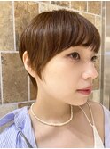 マッシュショート　重め前髪　丸みショート　ハイライトベージュ