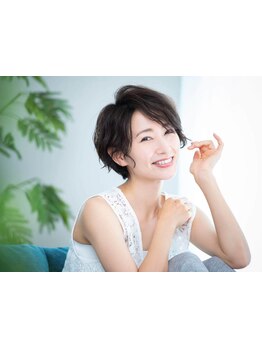 大人女性にオススメの白髪染め専門店♪あなたの髪のお悩みに寄り添い、似合うカラーをご提案します！