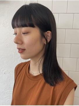 金子美容室 透け感暗髪×外ハネミディアム