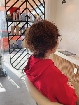 ザイエロー(THE YELLOW) ウルフカットのパーマスタイル