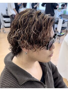 ビカム 名駅(become) 【ブラウンハイライトサーフカール】センターパートウルフ名古屋