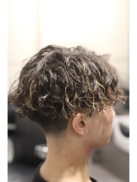 キングスマントーキョー 三鷹店(KINGSMAN TOKYO) アップバング / ツーブロック / スキンフェード[三鷹/バーバー]