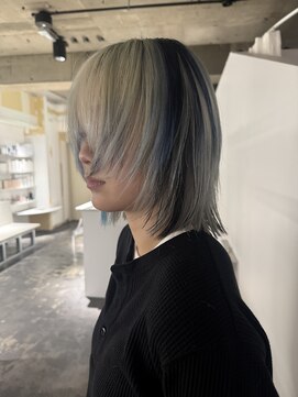 ハイトーンボブ　ミディアムレイヤー　ブリーチデザインカラー