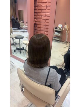 ニナ 梅田(nina) 赤みなしオリーブカラー