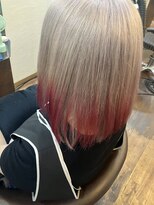 ジェクイントルジ(dekujin tri)&nbsp;ホワイトベージュとレッド