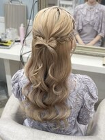 アリエス 渋谷駅東口店(Aries)&nbsp;立体髪の毛リボンのハーフアップ