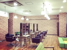 ボブヘアー ゆめタウン浜田店(BOBhair)の雰囲気（ゆめタウン浜田の３F、フードコート横。広々とした店内♪）
