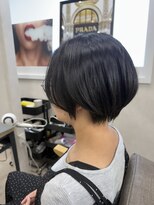 エモ(emo)&nbsp;前髪が長めのショート