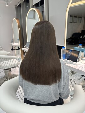 ロンドルピナス 小倉(Lond Lupinus) ミディアムレイヤーカット/似合わせカット/大人ガーリー/20代