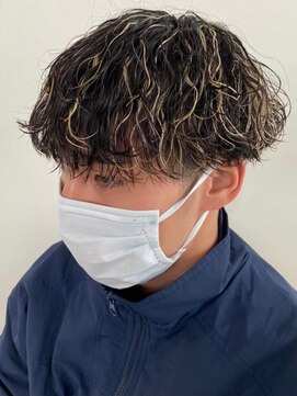 ウェイビーエフティフィフス 横浜西口(WAVEY ft.fifth) ツイストスパイラルパーマ波巻き無造作刈り上げ前下がりマッシュ