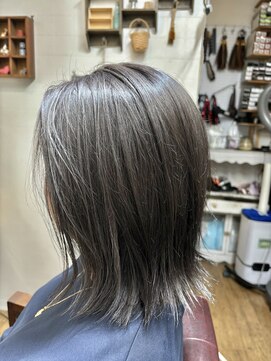 ヘアースタジオ モノ(hair studio Mono) シルバー系カラー