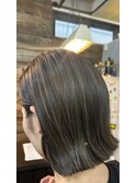 切りっぱなしボブ × 細めハイライト