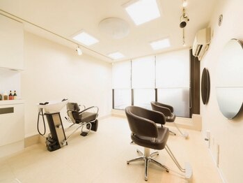 オリンポスフォーヘアー(OLYMPOS for hair)の写真/【明治神宮前徒歩0分】マンツーマン施術◎周囲を気にせずリラックスしながら施術を受けることができます♪