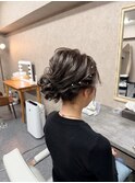 上品なスジ系サイドシニヨンスタイル