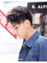 ネイビー(NAVY)&nbsp;大人オシャレ横顔キマる カリアゲ×前下がり×スパイラルパーマ