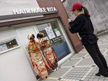 ヘア メイク リタ 筒井店(Rita)の雰囲気（レンガ調で森林をイメージした外装と内装★店内もいい香り♪）