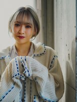 ライラ(Lyla)&nbsp;透明感　ホワイトシルバーハイトーンショート