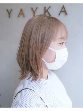 ヤイカ(YAYKA) ミルクティーベージュのハイトーンミディアム。