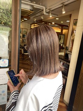 ドゥワドフェクラウド(Doigt de fee CROWD) 筋感白髪ぼかしハイライト