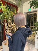 ヲタク(wotaku.)&nbsp;ミルクティーシルバーハイトーンケアブリーチ切りっぱなしボブ