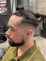 フランクスバーバー アンド ビアークラブ(FRANK'S BARBER and BEER CLUB)&nbsp;刈り上げセンターパート/フェザーパーマ/サーフカール/有楽町