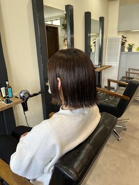 ジーニー(GeeNY) パツっと外ハネボブヘアスタイル