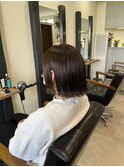 パツっと外ハネボブヘアスタイル