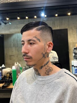 ビンゴ(BINGO) 1548黒髪刈り上げツーブロックフェードカットバーバースタイル