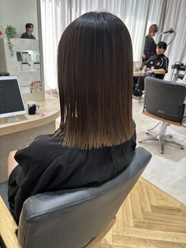 ジーナ 福岡天神(Zina) 切りっぱなしボブ