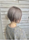 ミルクティーベージュの丸みショートボブ