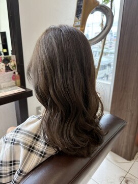 ビビットクアトロ 蓮田店(vivid QUATTRO) ミディアムグレーベージュ