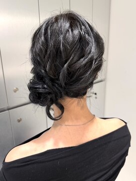 アールプラスヘアサロン(ar+ hair salon) 【新宿駅/新宿三丁目/ヘアセット/サイドシニヨン/お呼ばれヘア】