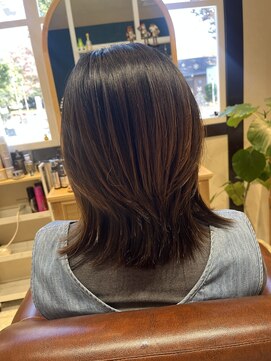 外ハネ くびれセミロング