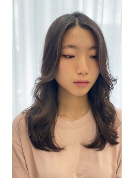 エイバヘア 新大久保(AVAHAIR) (韓国スタイル) 自然なCSカールのビルドパーマ
