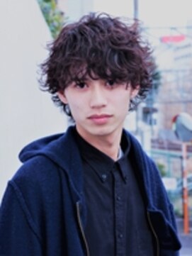 ガズル オオタ(GUZZLE OTA) 【GUZZLE　OTA】　スパイラルパーマミディアムスタイル