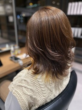 コスアンドコウ 横浜山下(Cos&Co.) 大人イヤリングカラー　イメチェンくびれミディ