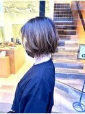 グラデーションカラー×前下がりショートボブ