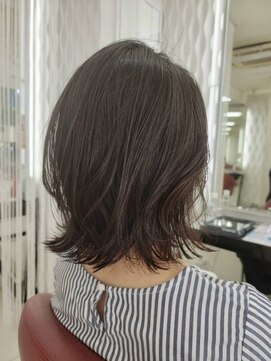 クオリス 上福岡店(QUALIS) 大人可愛い/20代30代/外ハネ/アッシュグレー/レイヤーカット/