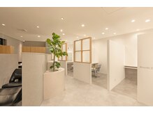 三河発の全席半個室＆区画シャンプーブースとなっており、周りの目が気にならずリラックスして頂けます♪