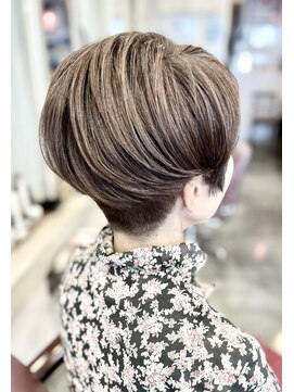 サーティエイト(38) うなじ美人 丸み大人可愛いショート ロイヤルグレージュ/カット/