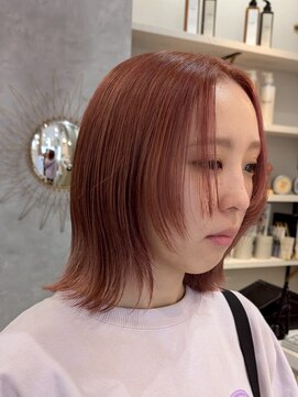 ポジ(poji) 切りっぱなしボブ　アレンジ　ブリーチカラー　暗髪