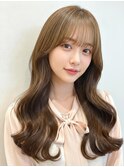 ライトブラウン×ゆるウェーブのガーリー韓国ロング
